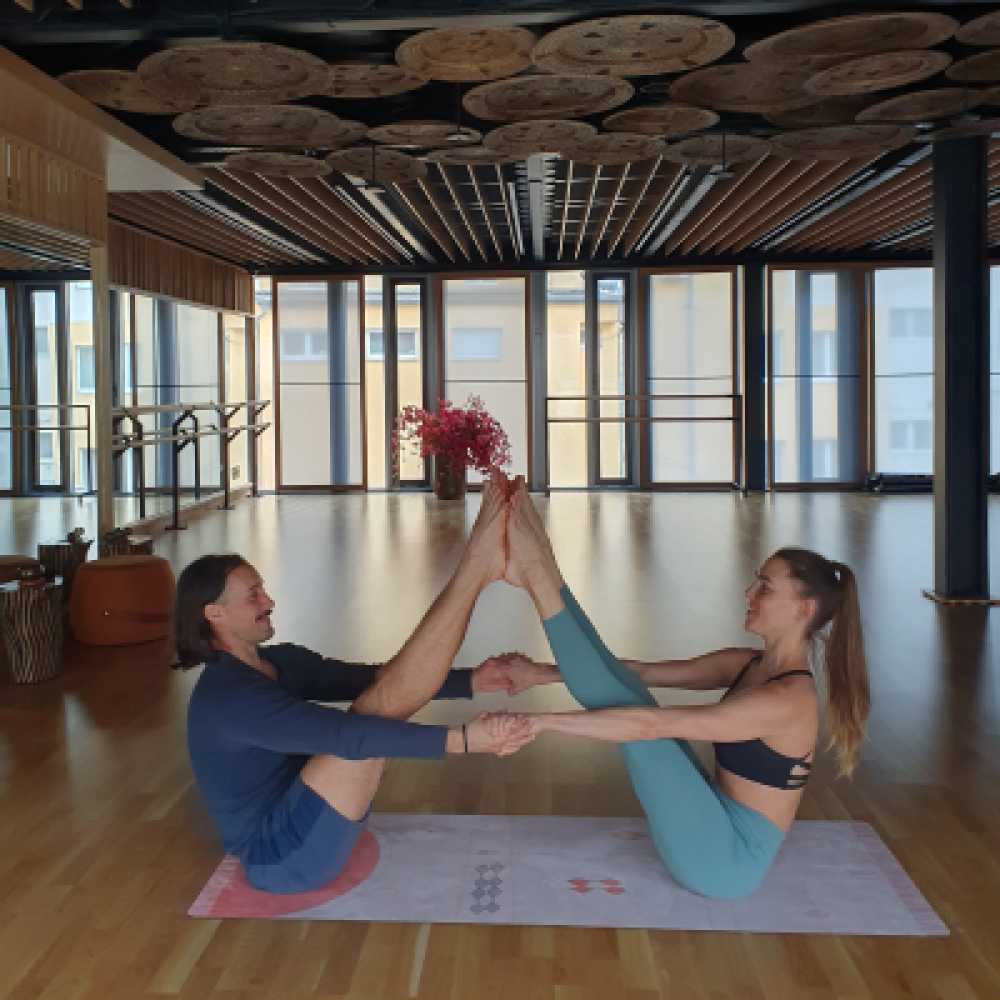 Valentínska párová yoga s Miou